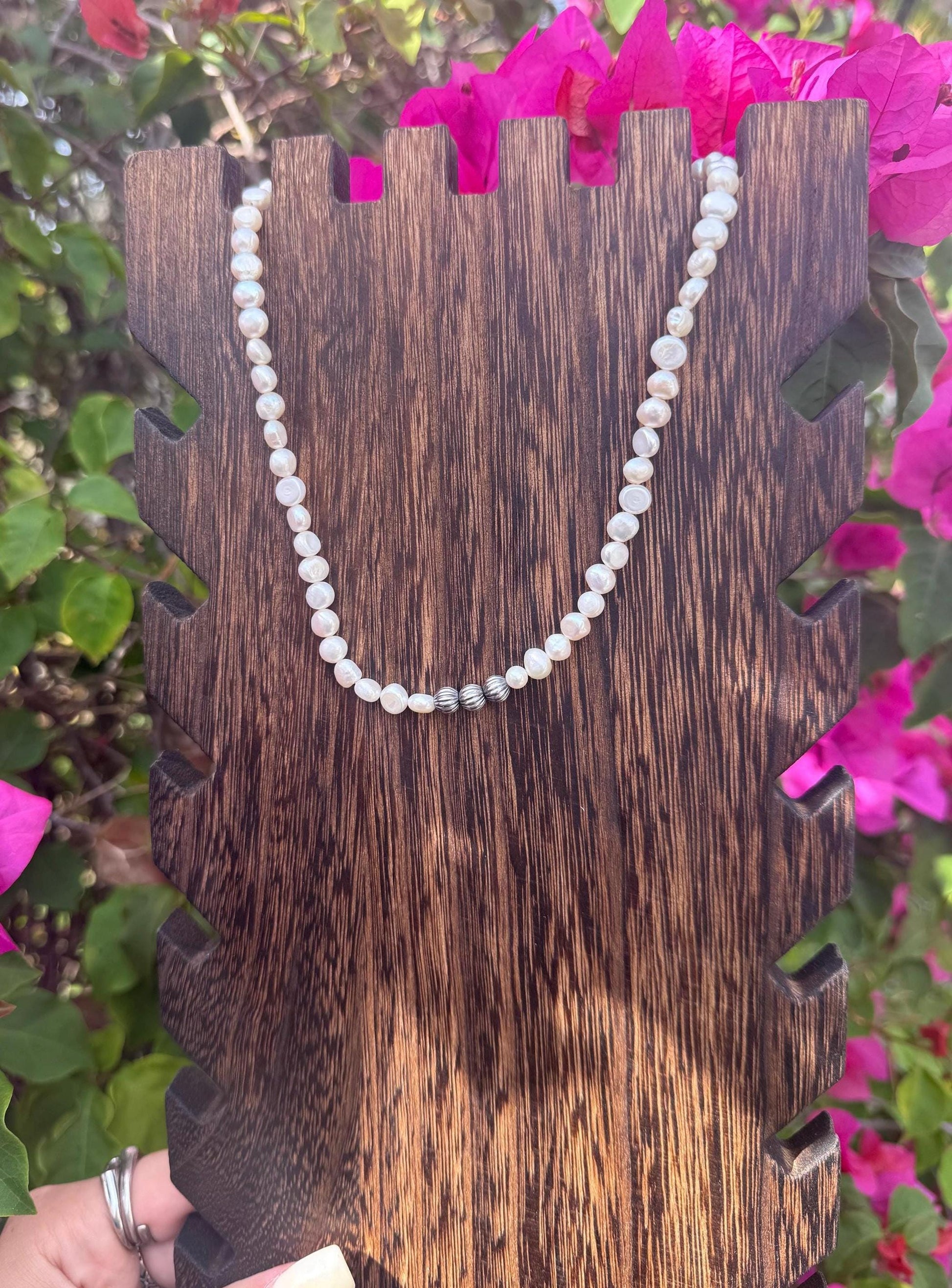 Navajo Inspired Currugated Pearl and White Pearl Necklace