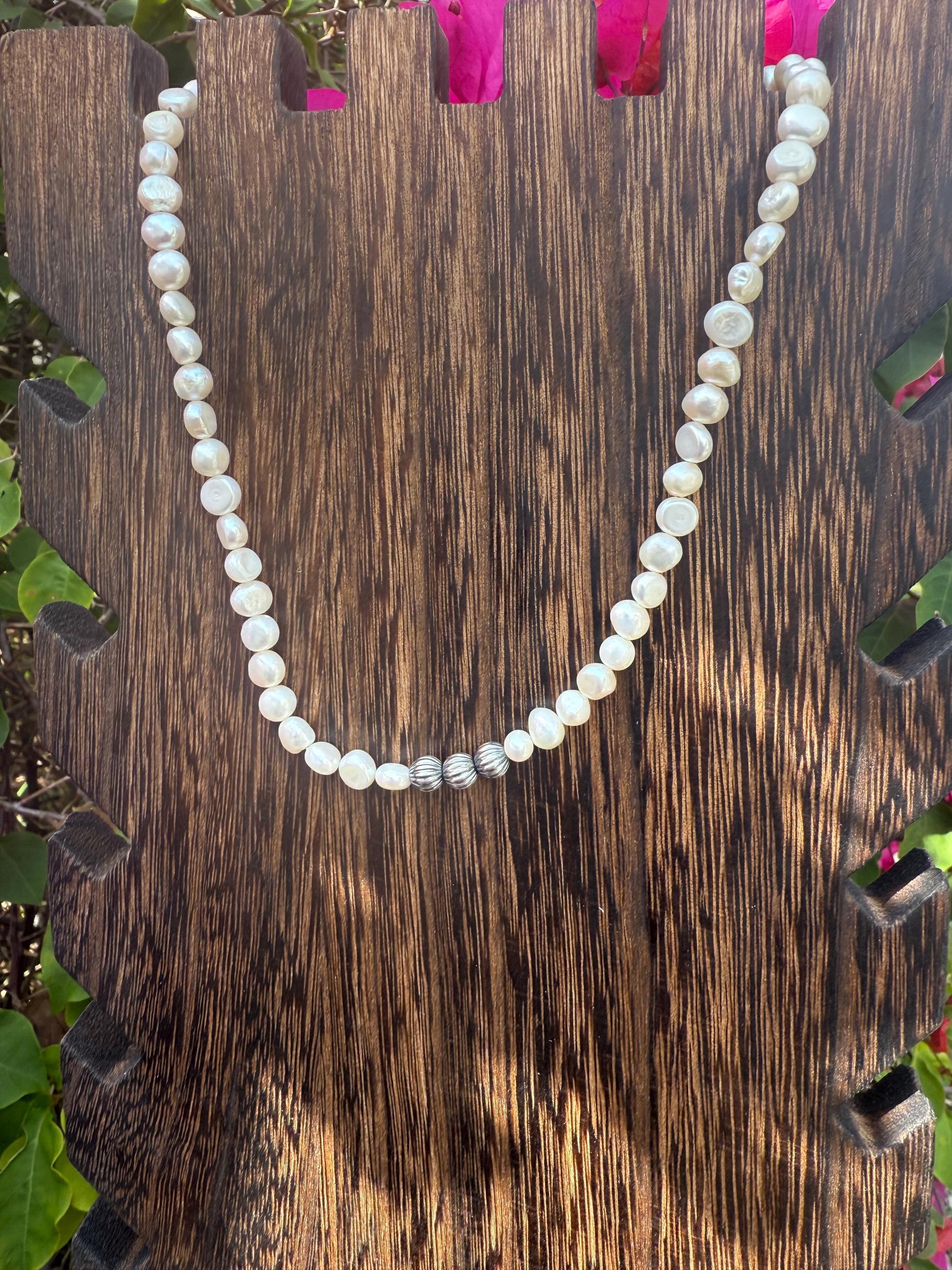 Navajo Inspired Currugated Pearl and White Pearl Necklace